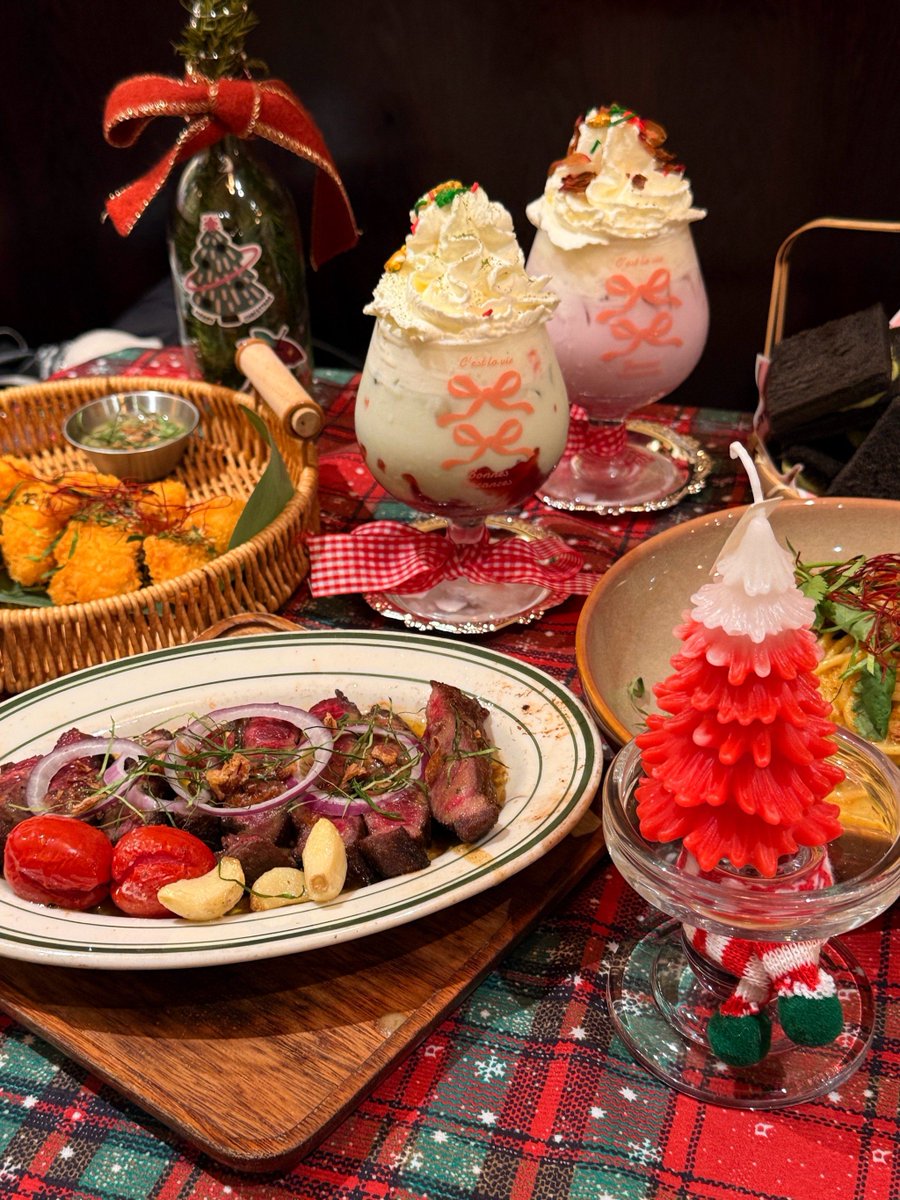 JulieannAii4's tweet photo. [Feliz Navidad! Nuestro menú especial navideo llega con pavo asado con ciruelas, chocolate caliente espumoso y postre de roscón relleno. Ven a disfrutar de la festividad!]， https://t.co/wE9ad8ObdD