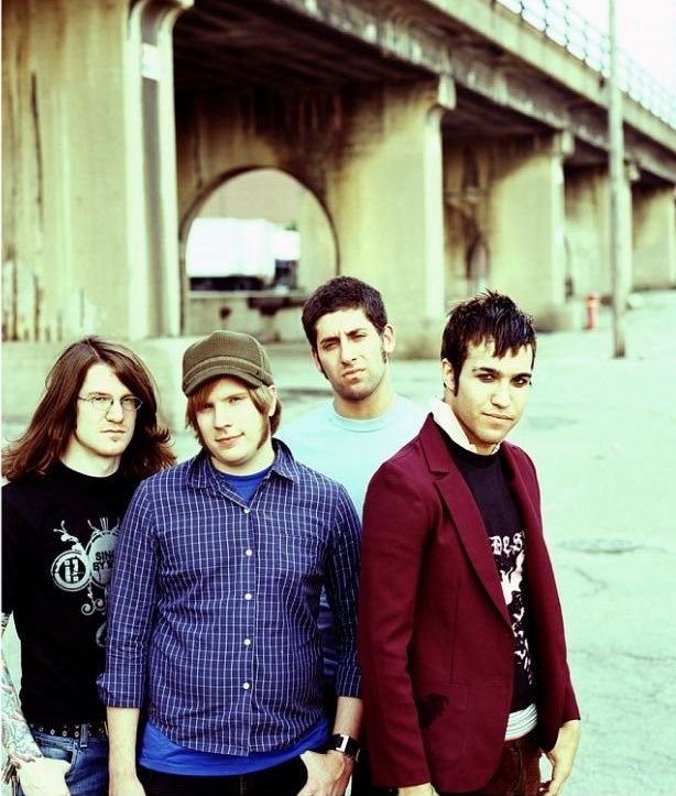 anchobie4's tweet photo. what do u call a group of lesbians ...

its Fall Out Boy . https://t.co/H1cbcOBDxM