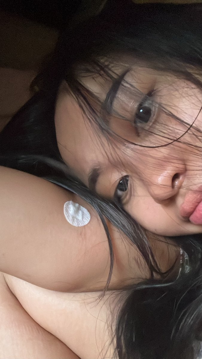 Ghaniar22's tweet photo. Kenapa gw bisa seberuntung ini ya, Berikut keunggulan aca :
-cantik + lucu
-baik + kadang kayak ibu 👩‍👦
-dia suka gw 💯
-kangen mulu
-cantik
-selera musiknya ok🎧
-bisa masak dendeng batokok omg!😱
-pinter + tolol + pelupa + suka cuking🐱
-suka gunung⛰️🏔 https://t.co/s9sL4kKYhy