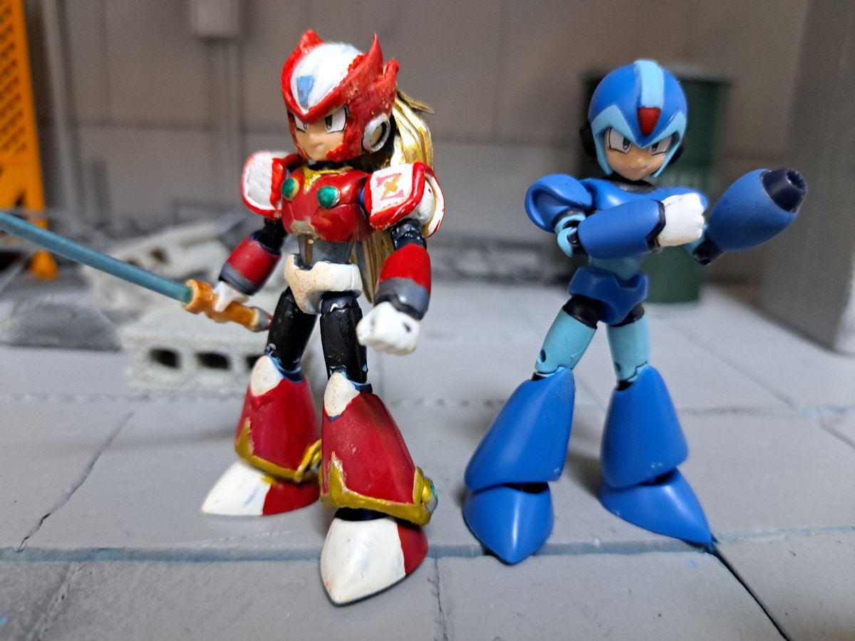 passing108's tweet photo. 「任務を開始する」
66アクションダッシュ改造ゼロです
ロックマンX2以降のデザインをもとにエックスをベースにパテを盛ってリペイントして髪はドラゴンボールのHGから、Zセイバーはジャンク品とプラ棒を加工してます。
#66アクション
#ロックマンX
#みんながもう忘れたもの https://t.co/NceSslNWRG