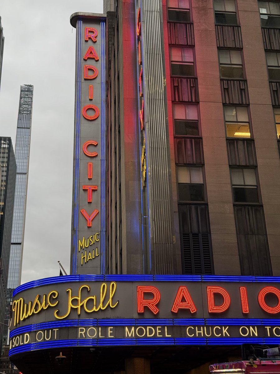 mnibrooke's tweet photo. tucker pie headlines radio city! <3 https://t.co/n5uv6hh1b3