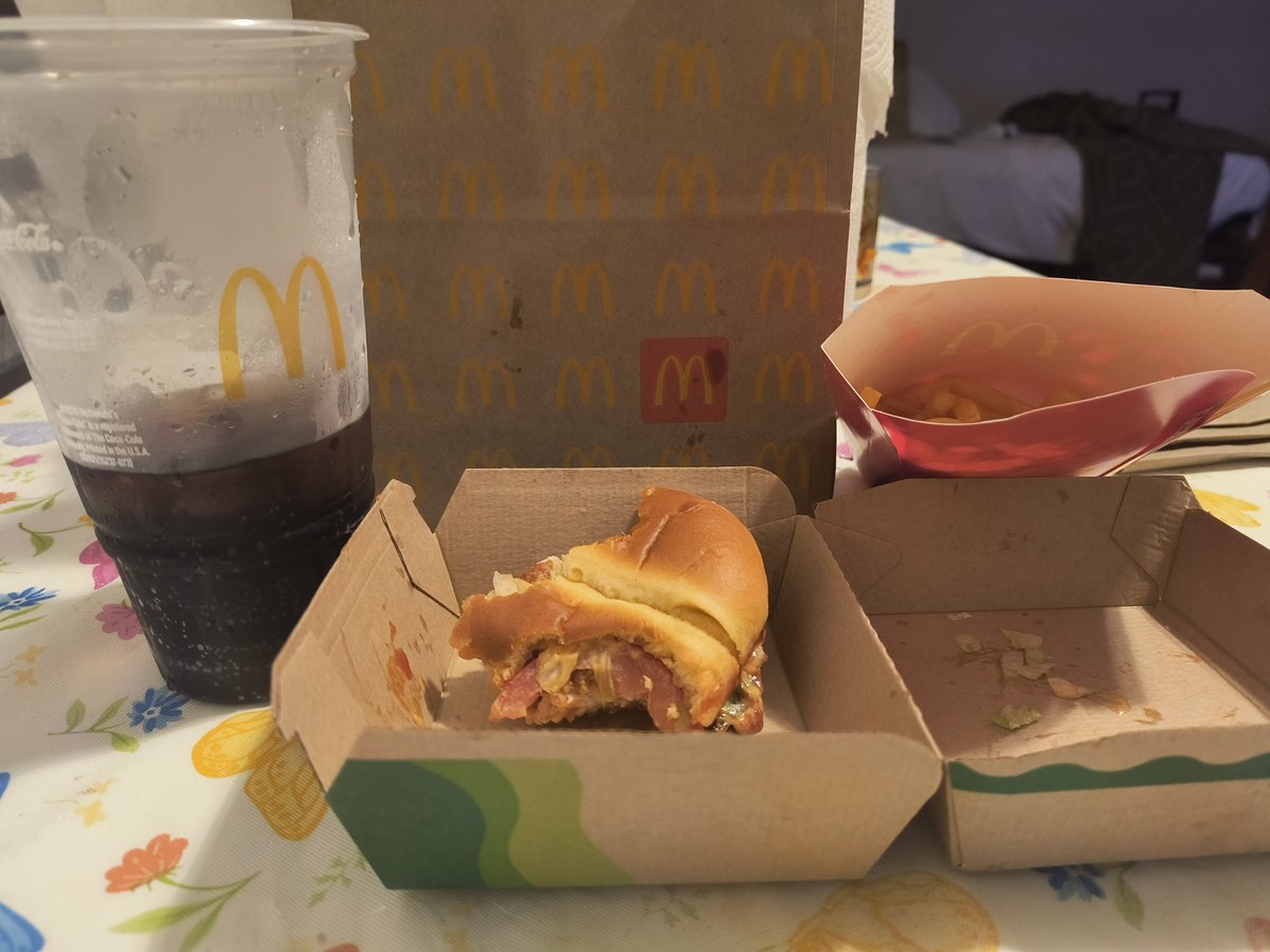 1blrutr's tweet photo. My wife got me McDonald's at 11:40 p.m. 🥹🥹 https://t.co/hZrvvLhWGU
