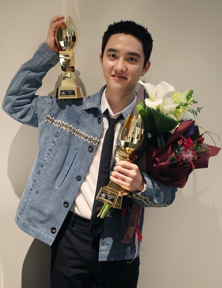 KYUNGSOO_VT's tweet photo. 🏆 𝐃𝐀𝐍𝐃𝐀𝐍𝐈𝐄𝐒, 𝐋𝐄𝐓’𝐒 𝐆𝐄𝐓 𝐊𝐘𝐔𝐍𝐆𝐒𝐎𝐎 𝐀𝐍𝐎𝐓𝐇𝐄𝐑 𝐊𝐆𝐌𝐀 𝐓𝐑𝐎𝐏𝐇𝐘!

If you want to see Kyungsoo holding another KGMA trophy and keep his winning streak alive, this is our final push! 🔥

We’re currently at #1, but we cannot afford to get complacent. Our opponents can drop a huge number of votes at the last minute.

Keep voting. Keep collecting. KEEP WIDENING THE GAP.

Let’s fight until the voting closes and do everything we can to keep Kyungsoo at #1! 🏆💚

#VOTEKYUNGSOO_KGMA