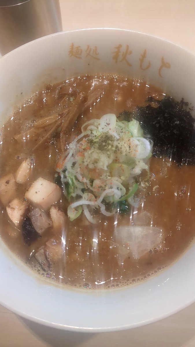 wochiko's tweet photo. 醤油、塩、味噌󠄀、つけも
あるのかな？迷う…
券売機の上のTry本で味噌󠄀受賞の
文字が見えたのでポチッ👆️
凄く濃厚なお味でちょっとビックリ
ライス頼みたくなるので👍
他も気になります。また参ります。
#麺処 秋もと
#味噌󠄀ラーメン https://t.co/yiqe4th5Rj