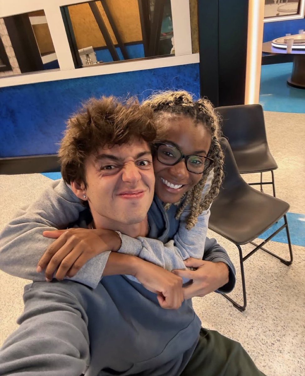 fapintern's tweet photo. taylor: “chuck and haley are gonna hate us all after this” HAHAHA #bb28 https://t.co/0f6XDTefMF