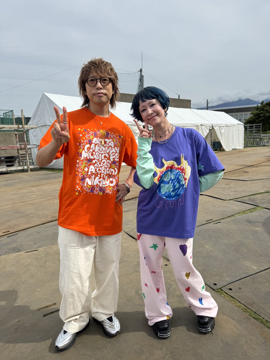 takahashiyu_st's tweet photo. #高橋優 主催
秋田 CARAVAN MUSIC FES 2026

12:15- 木村カエラさん @白神ステージ

ご出演いただきありがとうございました‼️
出番直後に写真撮影📸

#ACMF2026 https://t.co/kaEe9FDhEh