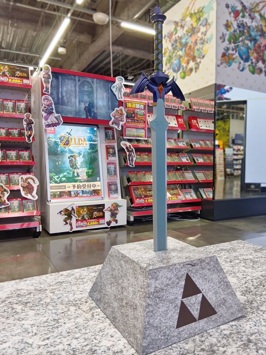 edion_yoko_nisi's tweet photo. Nintendo Switch 2ソフト
『ゼルダの伝説 時のオカリナ』
11/5(木)発売📢

時を超え、少年は勇者に。
1998年の名作がフルリメイクで蘇ります✨
エディオン横浜西口本店6Fにて
好評予約受付中！

残念ながら、
引き抜くことは出来ません。 https://t.co/O3jPzmwYFL
