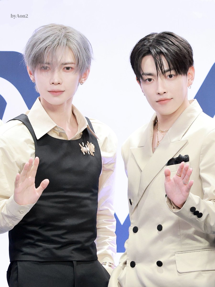 byAon2's tweet photo. 260919 TMA
똑똑즈 프리티걸즈 눈호강즈 당당하게걷기즈
🌼🐿️🎀

#에이티즈 #ATEEZ
#홍중 #HONGJOONG #여상 #YEOSANG https://t.co/1MHnbDiG9d