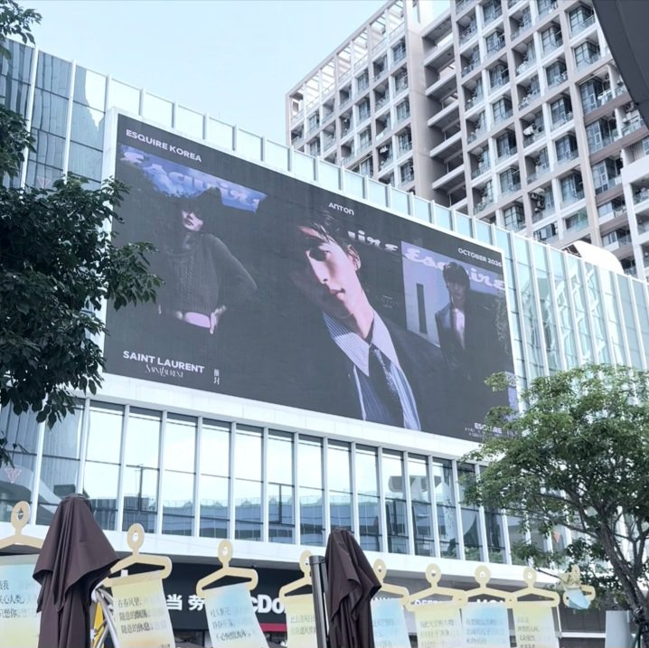 cylove4321's tweet photo. 단독 화보가 중국 대형 쇼핑몰 전광판에 상영중이래

장소:중산 스치 완샹후이 https://t.co/hIpajsBKEo