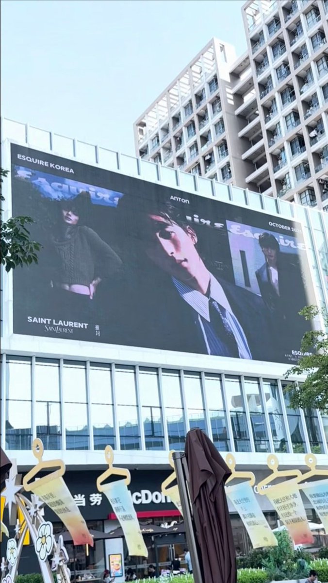 cylove4321's tweet photo. 단독 화보가 중국 대형 쇼핑몰 전광판에 상영중이래

장소:중산 스치 완샹후이 https://t.co/hIpajsBKEo