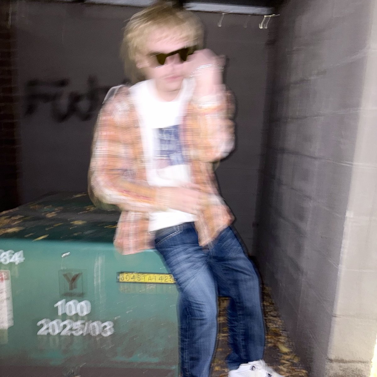 oaklinnnnnn's tweet photo. Him irl https://t.co/oIBOhDWcsy