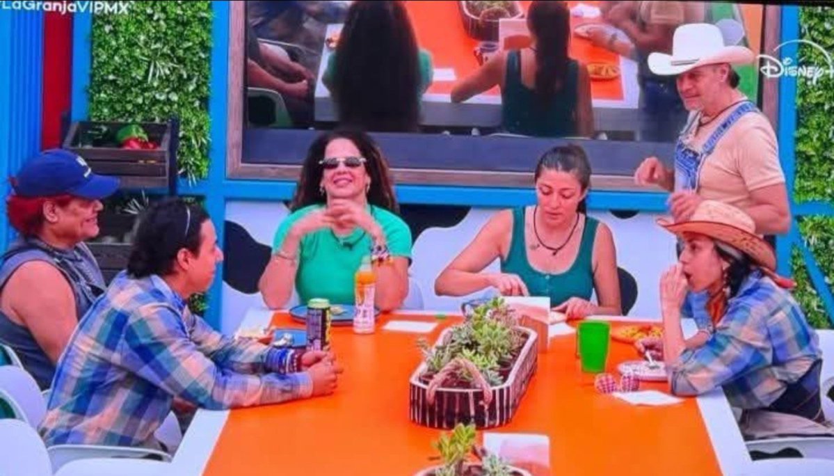skinger89's tweet photo. Algo que estuvo chingon es que 

Kevin salvo a rafa 
Rafa salvo a niurka 
Niurka salvo a monica 
Monica salvo a ivonne 

Luego se me apendejo poquito 
Ivonne por que era por pimpi 

Al menos sabemos 

Que están 100 % juntos 
Los bazucos 

#LaGranjaVPMX
#LaGranjaVipMx
#LagranjaVip https://t.co/0vekmhdUoU