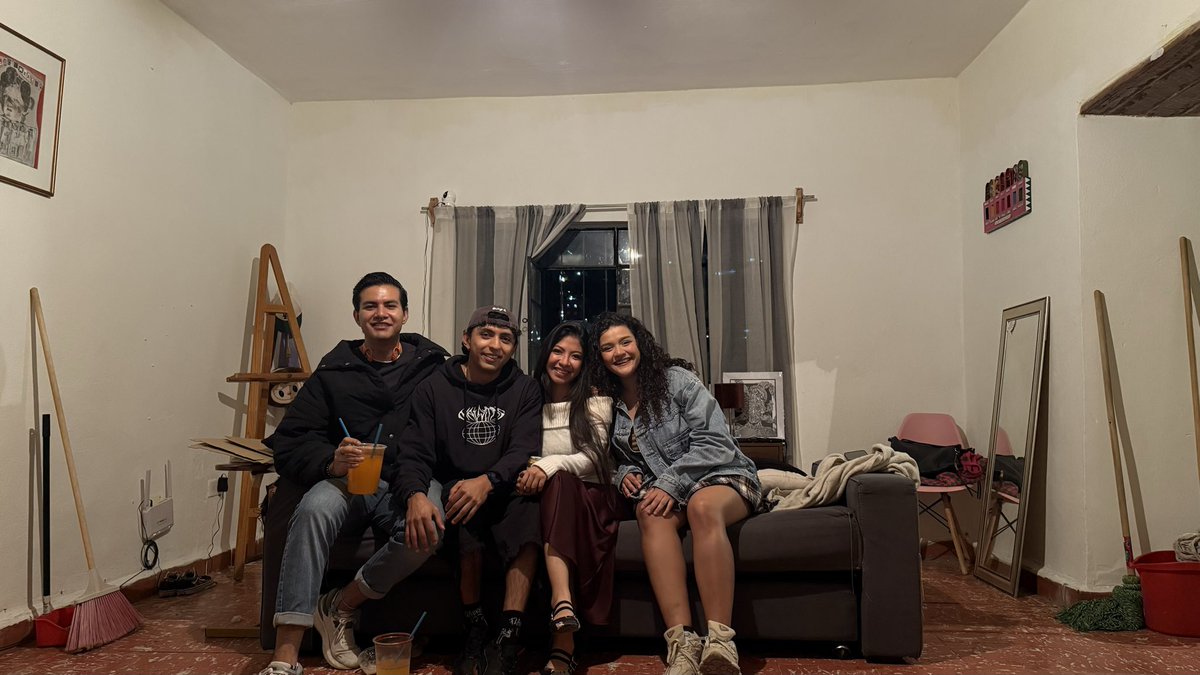 mayra_rzz's tweet photo. Los amo mucho https://t.co/1I3wBOk4Qh