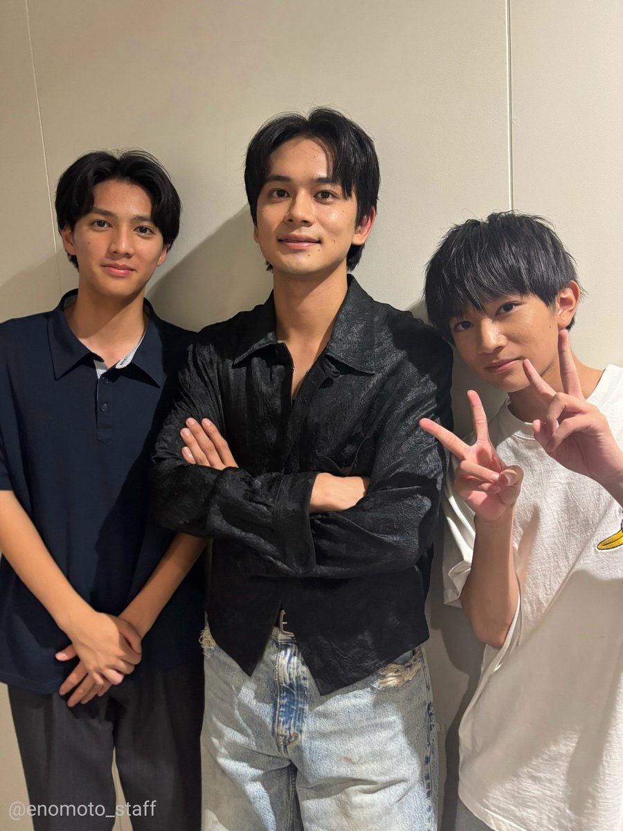 enomoto_staff's tweet photo. #映画しびれ 初日舞台挨拶ありがとうございました✨️
相変わらずの緊張ぶりでしたが、いよいよ皆様に作品を観ていただけることにとても嬉しそうな榎本でした。同じ大地という役を演じさせていただいた #北村匠海 さん、#加藤庵次 さんと📸 https://t.co/TNX3HNTVmO