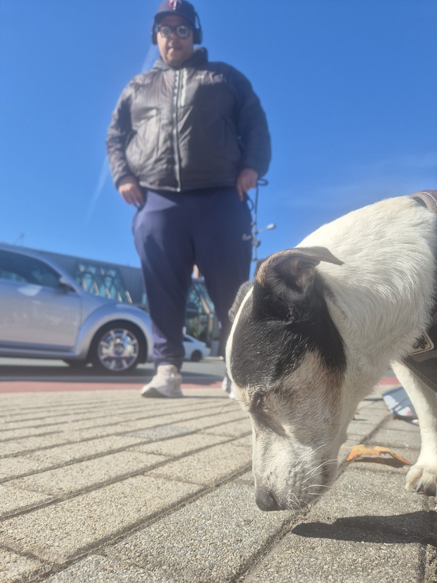 Dwaynnehill's tweet photo. Chillen out side thanck god its friday https://t.co/OeZ2MG30bP