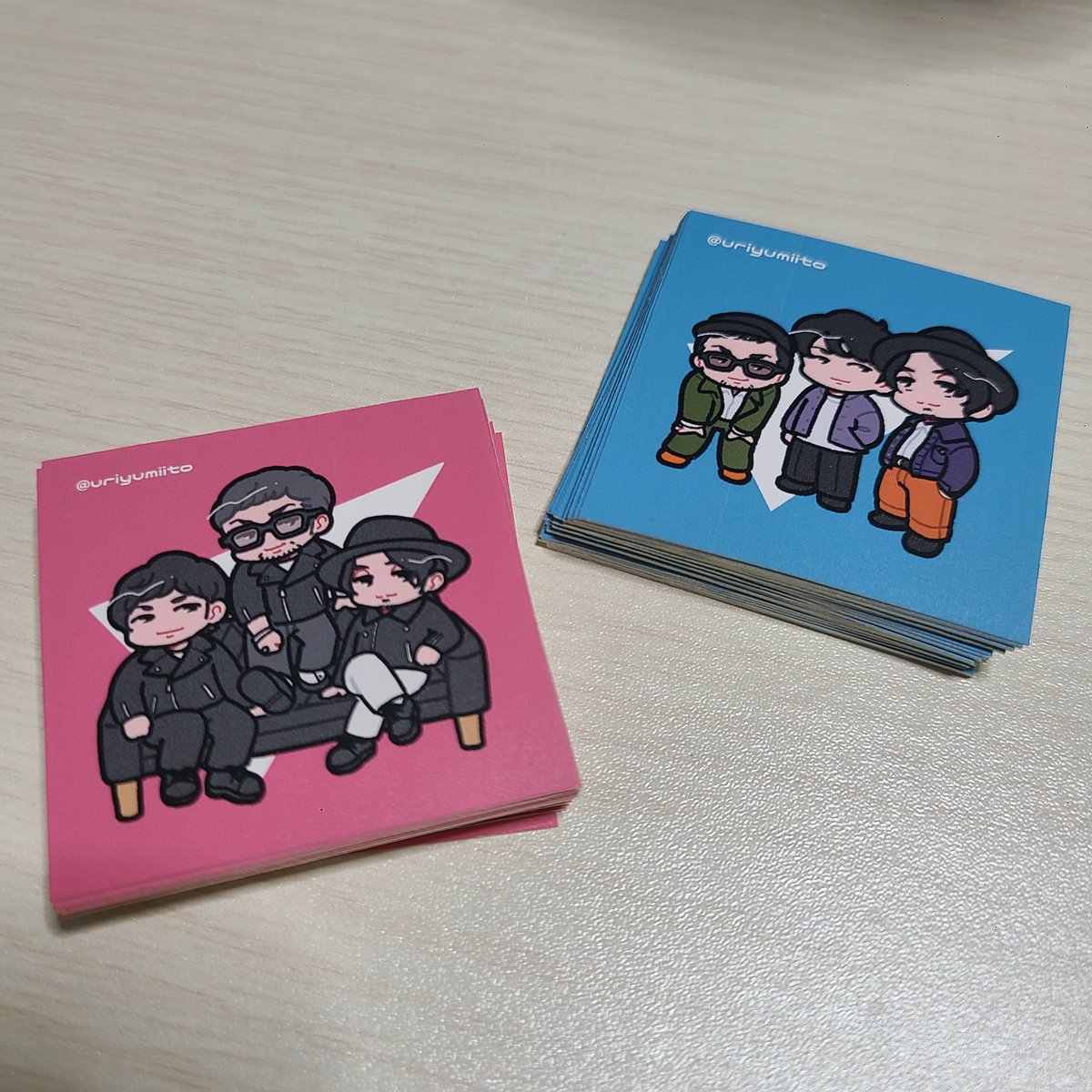 HonoluluGirl's tweet photo. 自己満ステッカー、たくさんあるので欲しい人いたらあげます(フォロワーさん大歓迎です)
10/3、10/7に会える人は是非
私はこのステッカーのピンクの方スマホに挟んでますー https://t.co/aw2SrTmWYp