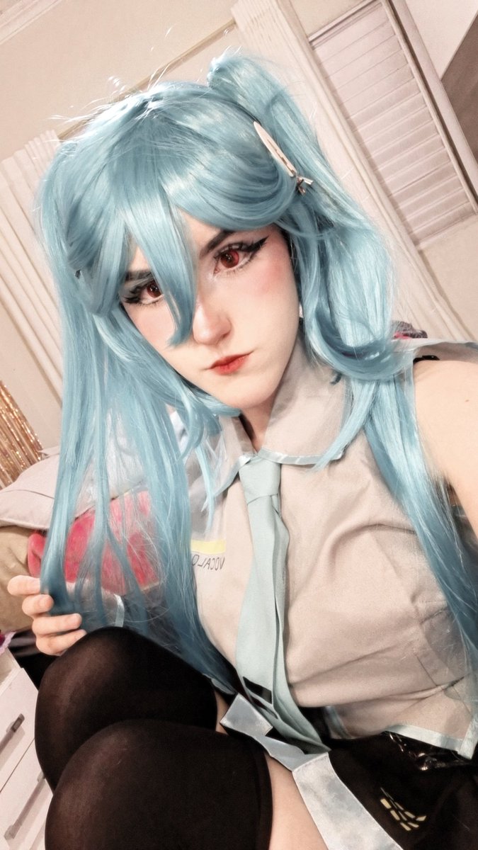 nerdynekos2's tweet photo. mikumero https://t.co/tzXTn1pblK