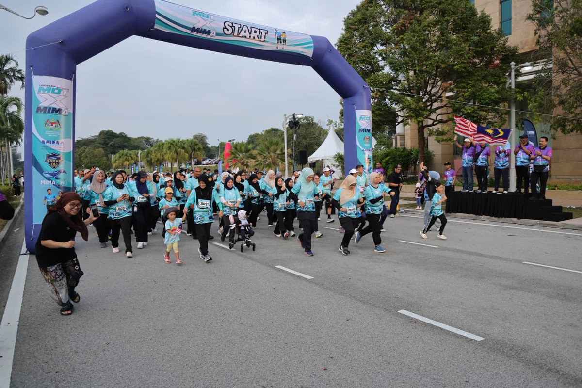 MOTMalaysia's tweet photo. LARIAN RIA MOT &amp; MIMA 2026

Meriah dan penuh semangat! Warga MOT bersama MIMA menjayakan Larian Ria MOT &amp; MIMA 2026 di Putrajaya, hasil kerjasama KSKKP dan MIMAZING.

Terus aktif, sihat dan eratkan silaturahim! 

#MOTMalaysia #MalaysiaMADANI #LarianRiaMOTMIMA2026 https://t.co/jTlyk4YB5K