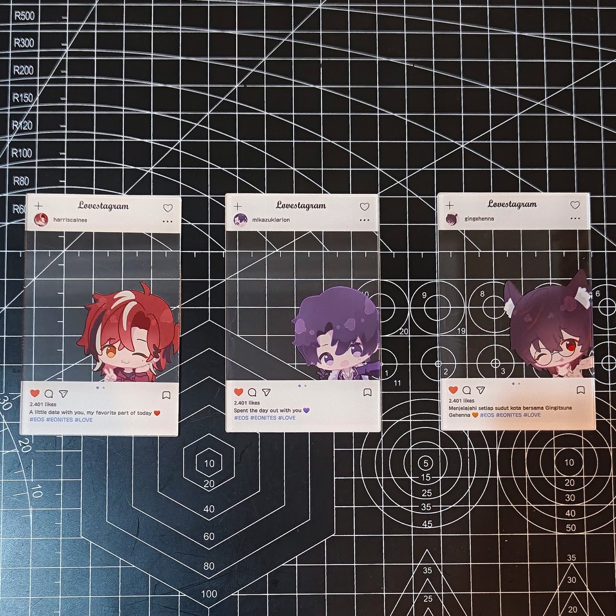 pancakaryamerch's tweet photo. (1/2) 
produk transparent photocard acrylic 
kita nih ^^

kalau kalian perhatikan, tiap caption di pc nya beda2 loh 👀 

#sefurden #pandavva #cf23 https://t.co/NcV7bJ4W7m