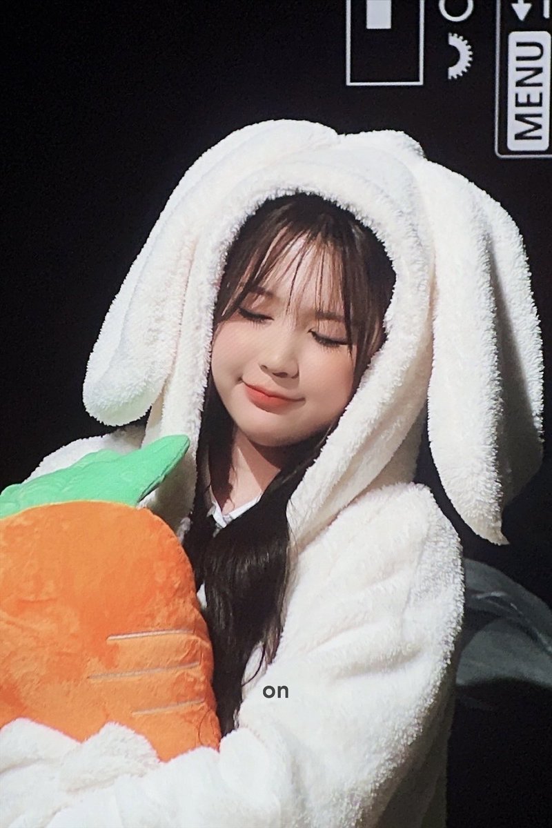 ye0_419's tweet photo. 세계 토끼의날 이니까 토끼 예온 보자🐰🍀 https://t.co/WuqhpVJLLO