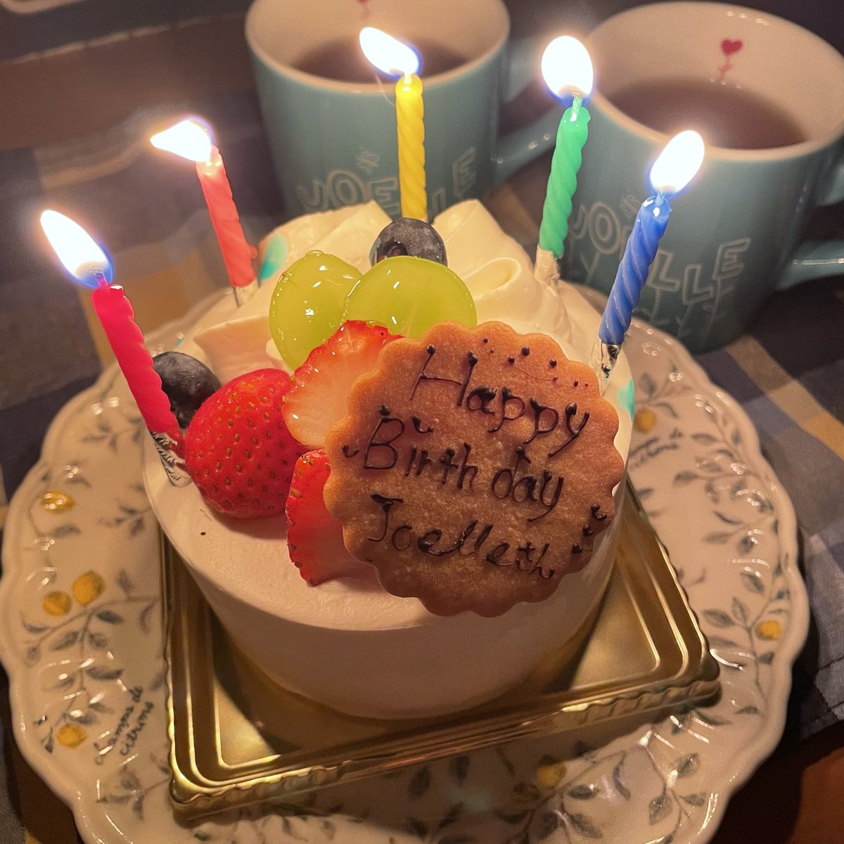 aousaco's tweet photo. Happy Birthday to Joelleさん🥂
Joelleさんが好きなレモン🍋のお皿にケーキを乗せてお祝い🎂🎈
これからもたくさん歌を聴けますように✨
10月のライブが楽しみ💓
#Joelle_20th https://t.co/aEhz0gohlr