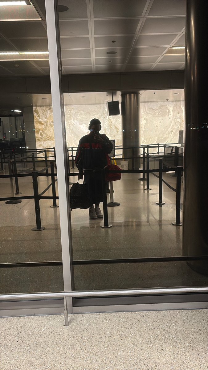 kayanthonyth3rd's tweet photo. ✈️✈️✈️been on the road all year Album on the way I’m working 😤 https://t.co/Kt1I8YeaCt