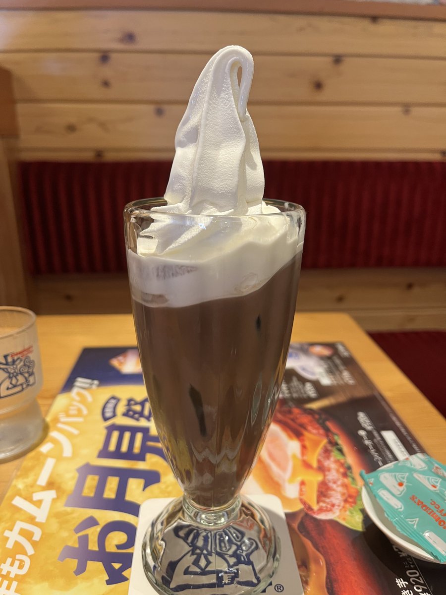 aburapan's tweet photo. コメダ珈琲でお月見イベント制覇🌕
お月見てりやきフルムーンバーガー、お月見クロネージュ、アイスココア。
食にあまり興味がない私だけど、こうやって色々食べてみるのも楽しい。
また一つ経験が増えた。 https://t.co/uENy1TKdKY