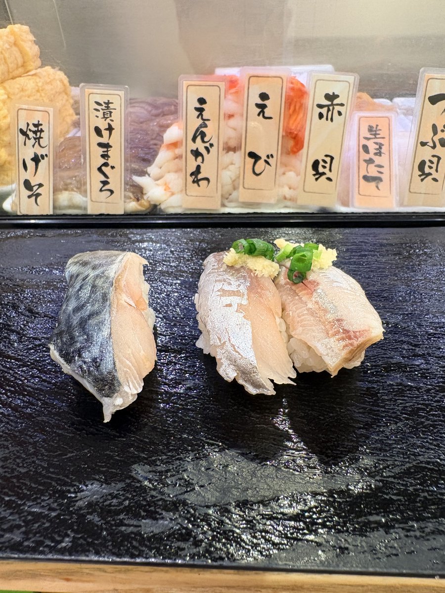 fuku586's tweet photo. 駅ナカの立ち食い寿司でランチ(*´��｀*) https://t.co/LpKFhT82G1