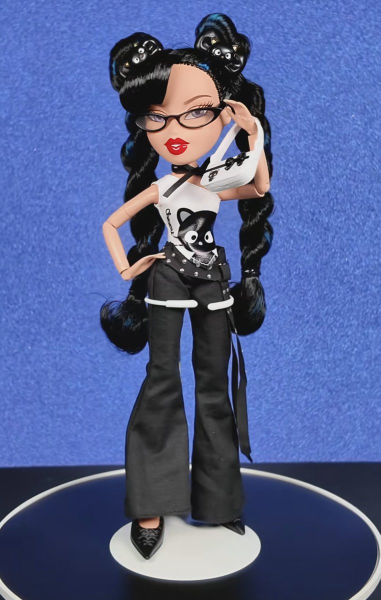 CheeDoll_'s tweet photo. Screenshots of Kumi from @dollzworldz unboxing video https://t.co/FIsCmMEvZO