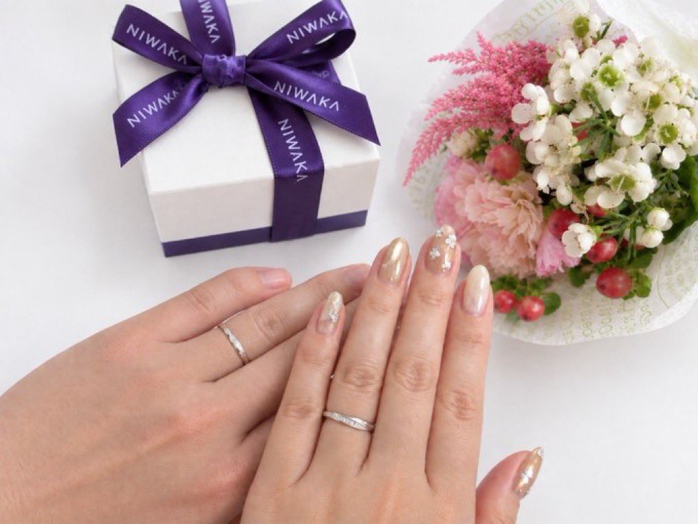 bnoz1783's tweet photo. Just Married🤍💍💐

付き合ってちょうど7年の今日、家族になりました

4年近くつけてたペアリングも卒業して、
今日から2人で選んだマリッジリングに💍

お祝いしてくれる人たちに本当に恵まれて
とっても幸せです。

これからも自分たちらしく😌 https://t.co/YjvWXFr4fS