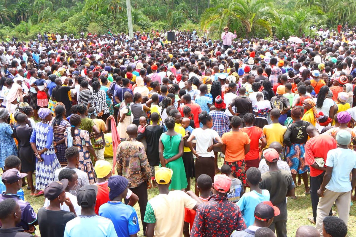 HonWamboka's tweet photo. Weekend ni Wamboka Mashinani na Wananchi, Listening, engaging and delivering where it matters most. Linda Mwananchi is about putting the people at the centre, protecting their voice, dignity, opportunities and future. The future is here. Their voices matter. Mwananchi kwanza, Bumula Forward, Kenya mbele.