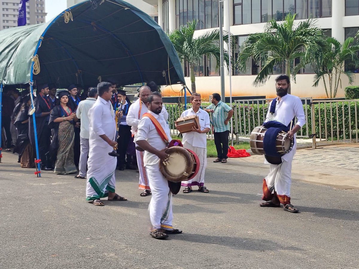 VITAPuniversity's tweet photo. Some journeys end with a degree; the meaningful ones begin with it. A day of robes, rituals, music, and memories, celebrating not just an achievement, but the beginning of everything that comes next.

#vitap #6thAnnualConvocation #celebration #graduating #achivement https://t.co/m3CLjNtWug