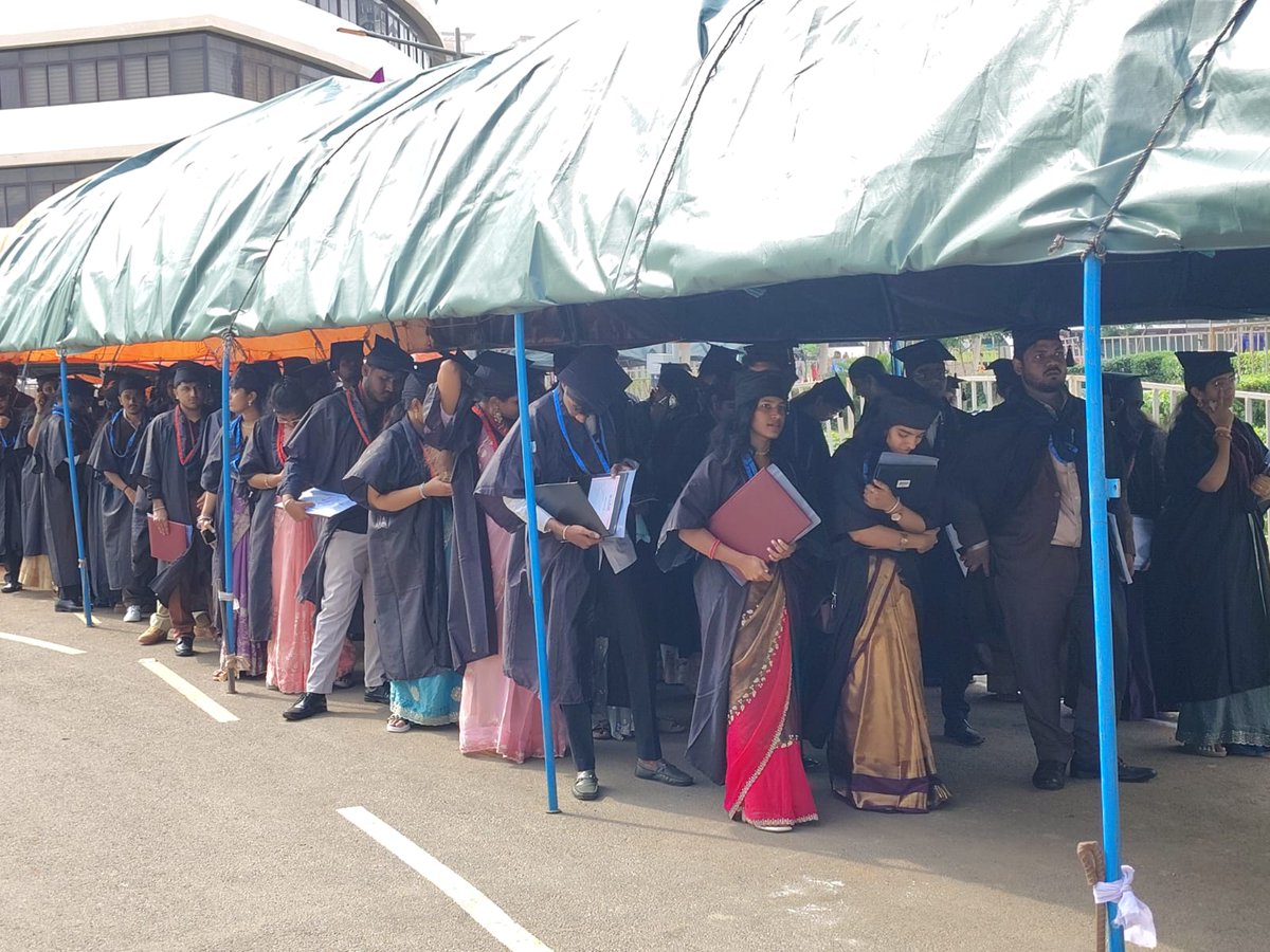 VITAPuniversity's tweet photo. Some journeys end with a degree; the meaningful ones begin with it. A day of robes, rituals, music, and memories, celebrating not just an achievement, but the beginning of everything that comes next.

#vitap #6thAnnualConvocation #celebration #graduating #achivement https://t.co/m3CLjNtWug