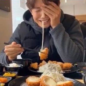 bulluk77's tweet photo. 나잇나잇처하자 다들 https://t.co/kTcnmwwP0d