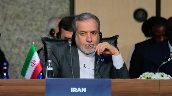 NexaWire's tweet photo. 🚨🇮🇷🇺🇸 Iran: Foreign Minister Abbas Araqchi says Tehran has offered the US a 7-day plan to reopen the Strait of Hormuz and restore normal maritime passage. He said the choice now rests with Washington.
 #Iran #USA #Hormuz https://t.co/m0r3wH9CLM