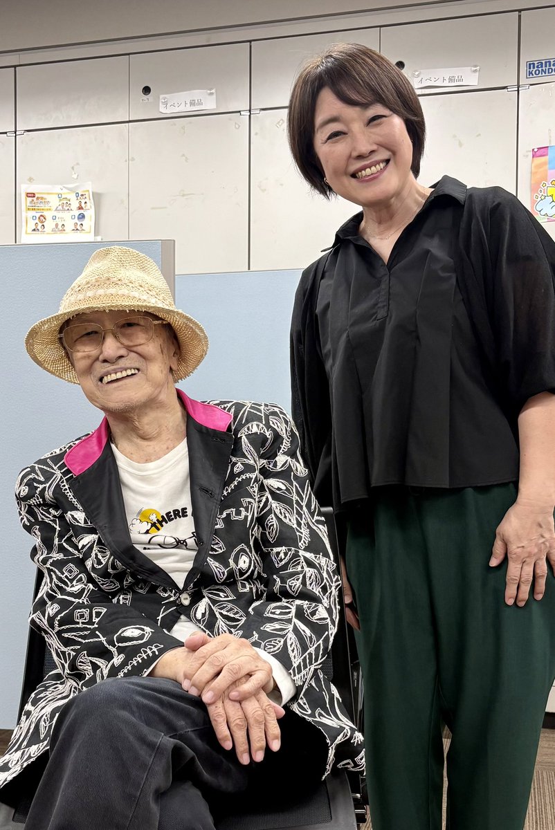 kaorisekioka's tweet photo. リスナーの皆さんの生活に寄り添った姿勢を最後まで崩さずいつも通りのスタイルで番組を終える浜村さんはやっぱり凄いです🥹52年間本当にお疲れ様でした。
「ありがとう」での浜村節が聞けないのは残念ですが「浜村淳の歌の宝石箱」は続きますよ❗️毎週日曜朝5:30から放送です。是非聴いてくださいね😃 https://t.co/50iwI33MZG