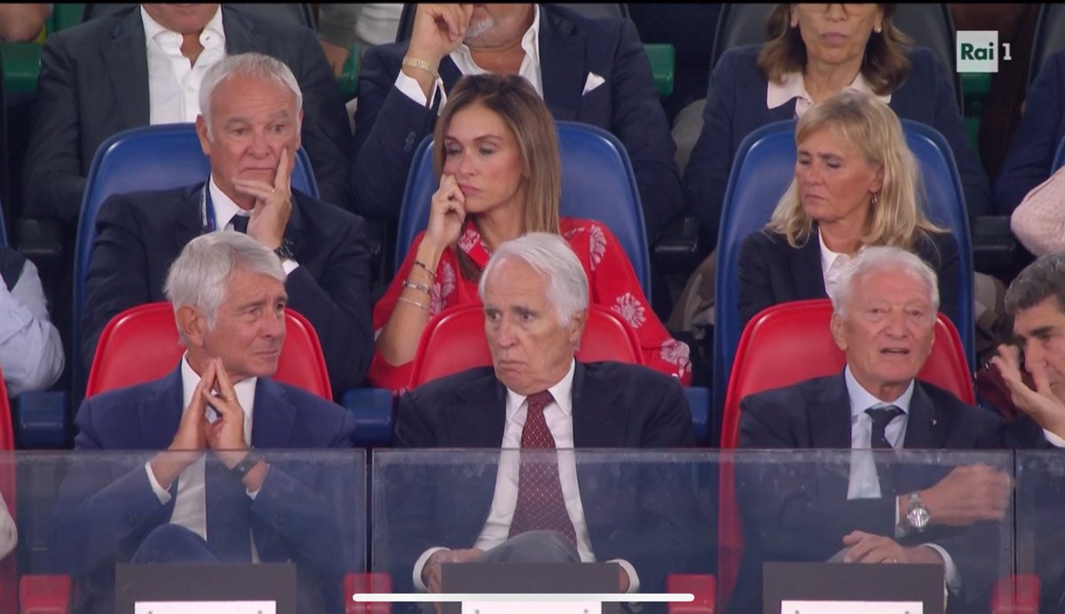 LapoNero's tweet photo. Tranquilli
Siamo in ottime mani
Giovinezza 
Competenza
Visione 
😂😂🤣🤣 https://t.co/W9qDJR3YfI
