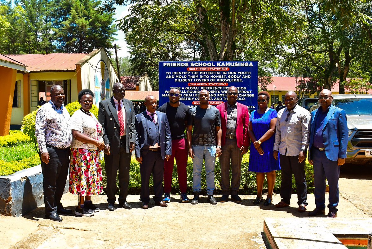 _omanyalaF's tweet photo. Back to where it all began! 🏉🏃🏾‍♂️

Ferdinand Omanyala returned to Friends School Kamusinga, where he played rugby for the Spartans, to launch the Omanyala Sprints Club.

He also challenged the Spartans to work hard, believe in themselves and make themselves great.
@Ferdiomanyala https://t.co/6t6A2KhFjf