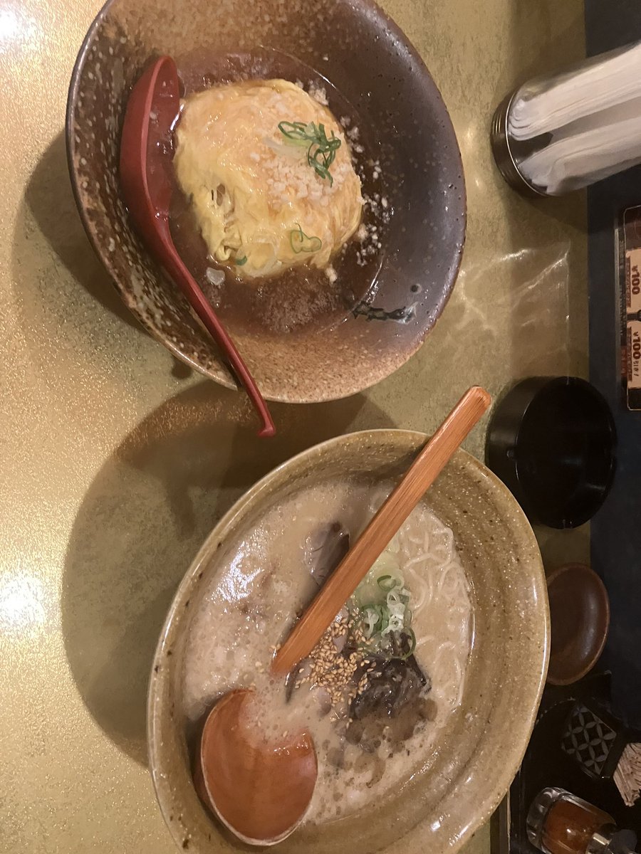 rm9um's tweet photo. さて九州のラーメンとやらを頂くか https://t.co/aJhwD0dsVQ
