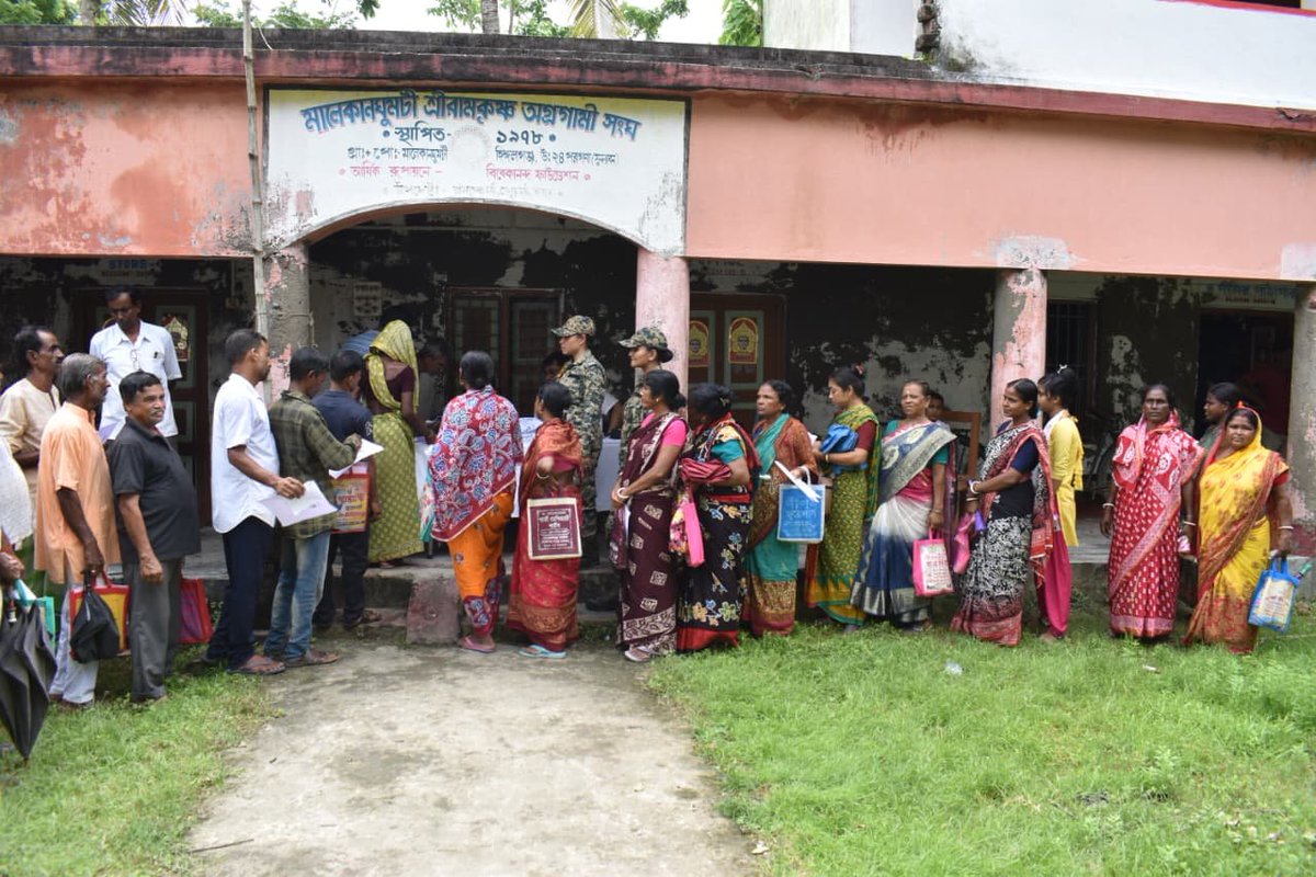 Devkuma619's tweet photo. As part of its Civic Action Programme, 
BSF organized a Free Medical Camp at Malekangumti. Patients received free medical consultation and medicines, bringing essential healthcare support closer to the border community.

#BSF #FreeMedicalCamp #GodMorningSaturday #TheVvaan https://t.co/E9PeRjo1BJ