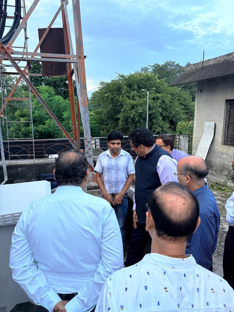BSNL_UPW's tweet photo. CMD BSNL inspected the BSNL rooftop BTS at Bareilly, reviewing network infrastructure and service readiness, with emphasis on strengthening connectivity and enhancing customer experience #BSNL4G #SwadeshiApnao #BSNLIndia https://t.co/MKKJZENiHA