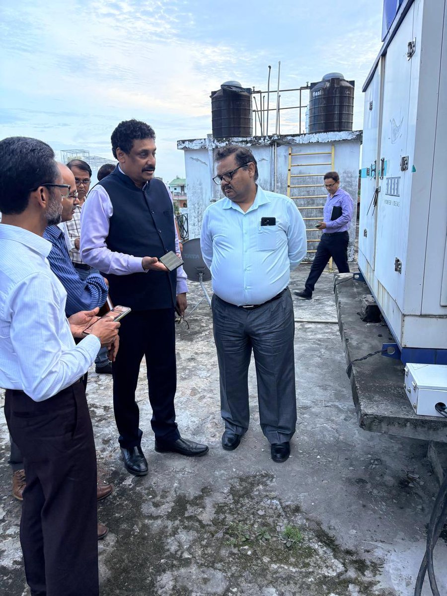 BSNL_UPW's tweet photo. CMD BSNL inspected the BSNL rooftop BTS at Bareilly, reviewing network infrastructure and service readiness, with emphasis on strengthening connectivity and enhancing customer experience #BSNL4G #SwadeshiApnao #BSNLIndia https://t.co/MKKJZENiHA