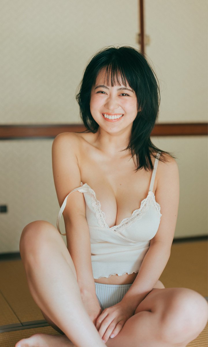 shupure's tweet photo. “甘さひかえめ”に撮り下ろし
これからも成長を続ける彼女の、新しい顔がまた見たい✨

グラジャパ！限定カット付き🍎

福井梨莉華@fukuiririka
デジタル写真集『その顔、ずるい。』
https://t.co/aQb2sD3j7g https://t.co/NaOqycrP92