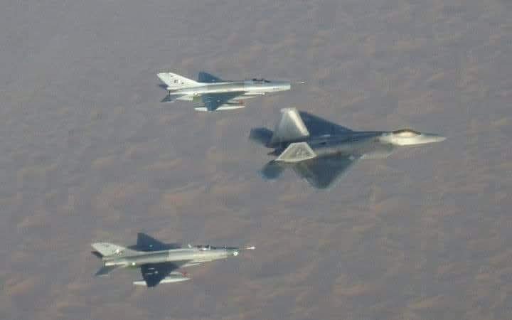 SeemabA04876927's tweet photo. A Rare Sight

F-22 Raptor from USAF with F-7PGs of Pakistan Air Force 🇵🇰🇺🇲 https://t.co/wacI9qRmte