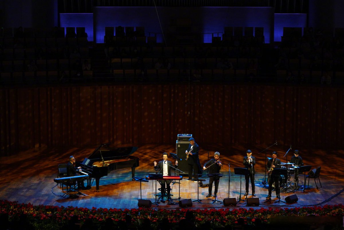 DannyQuaidhx2d's tweet photo. La noche de hoy trae una actuación de jazz sin igual en el centro! Música en vivo, público entusiasta, vibraciones increíbles — no te lo pierdas!， https://t.co/oT5Ca2q5jg