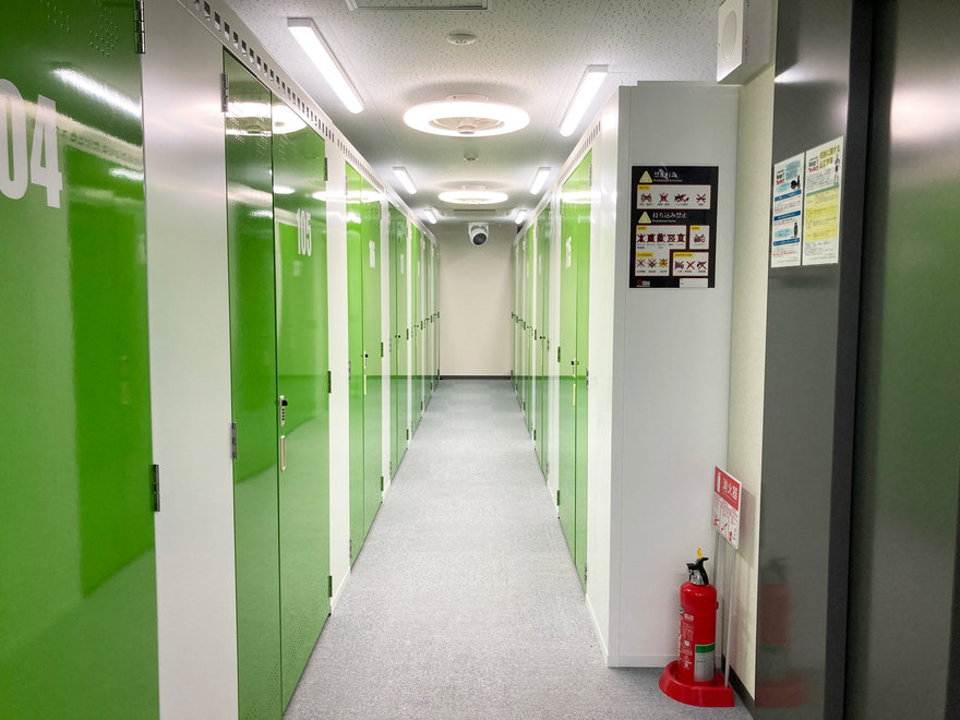 keep_it_ultrank's tweet photo. 用賀周辺で収納スペースをお探しの方、キーピット上用賀ならお得なお部屋ございます(o|o)/

現在空きがあるお手頃なお部屋はこちら👇
0.5帖：月額8,800円
0.5帖：月額4,840円（ロッカータイプ）
0.7帖：月額9,900円

コンパクトな0.5帖から利用できるので、衣類・季節家電・アウトドア用品など、自宅に置ききれない荷物の収納にも◎

さらに、
専用駐車場1台あり / 即日利用可能 / 事前内覧OK♪
「車がないから荷物を運べない…」という方には、無料荷物配送サービスもご用意しています！

新区画もオープンしました！収納スペースをお探しの方はぜひチェックしてみてください♪