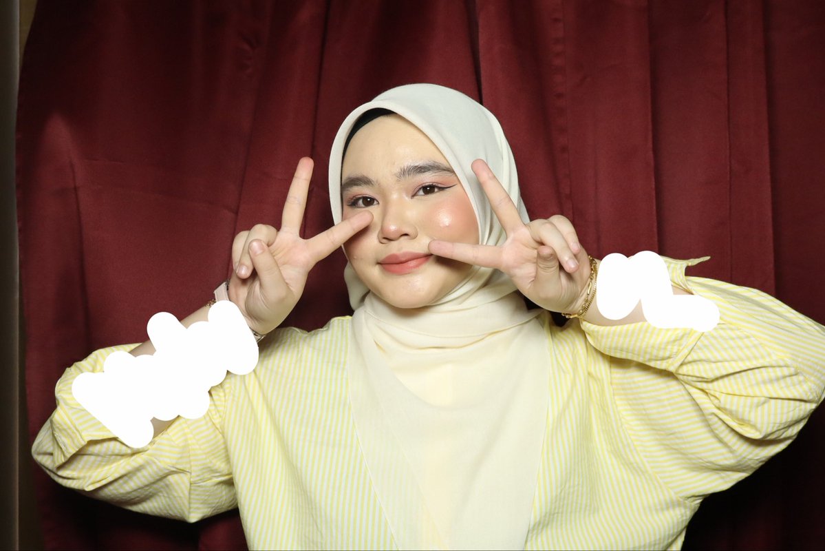 elynhsm's tweet photo. anywaysss pergilaaa amik gambar dekat gemala photobooth dekat pasar senii !! the pictures is soooo nice and yang jagaaa booth pun baikkkk https://t.co/8pJj9UGY6o