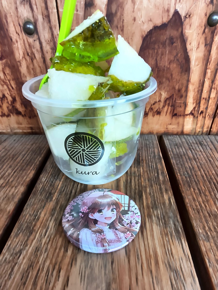 flsp's tweet photo. まり花誕に若干遅刻の帰倉！
久楽さんの二十世紀梨飴は、パリパリで甘い飴とシャキシャキでジューシーな二十世紀梨の組み合わせがとても良い感じ！
そもそも今年の二十世紀梨が大変に美味！ https://t.co/eLa8eMoF1p