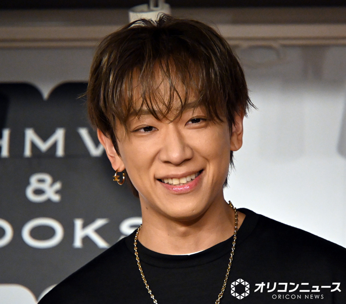 oricon's tweet photo. 🍳小山慶一郎×みきママ
初の姉弟でイベント登壇🎉
「今日は泣きそうです！天にも昇る気持ちです！」
https://t.co/Y1k3w4wLqk

📖初コラボ書籍『超簡単おうちごはんレシピ　小山姉弟の食卓』発売

#小山慶一郎 #みきママ https://t.co/WZRrHJP1RM