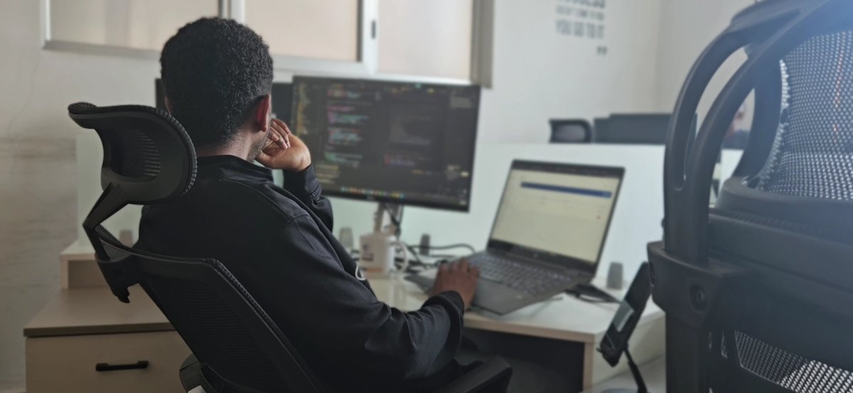 n3x0dev's tweet photo. I'm 25.  

Mobile developer from Ethiopia, based in Addis Ababa. 

Looking to connect with more developers &amp; indie hackers! https://t.co/asnL2rtxtH